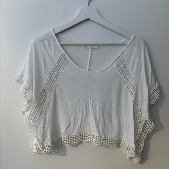 Tops - Elegant White Crochet Trim Crop Top